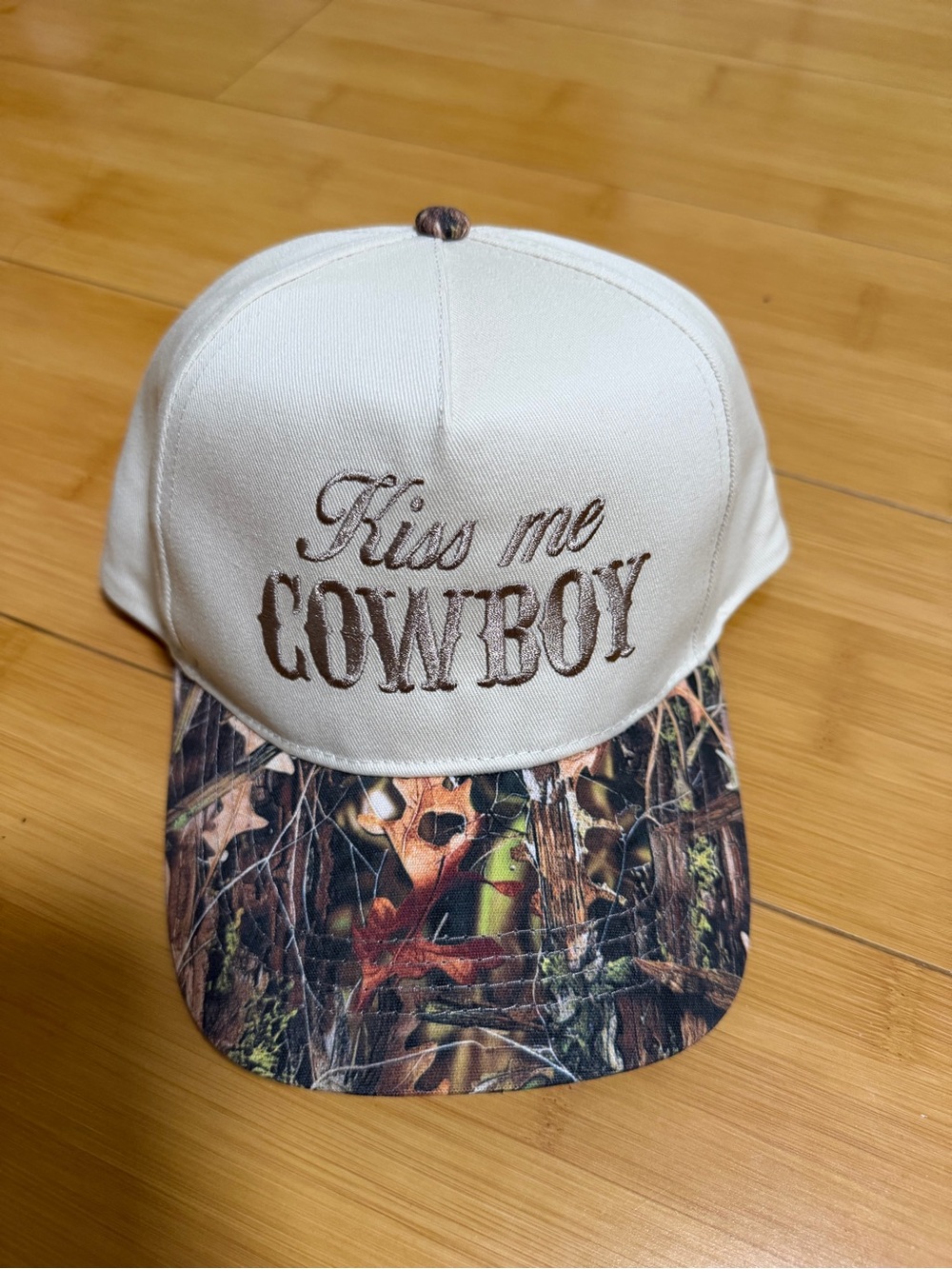 Kiss me cowboy camo hat
